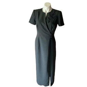 Vintage Maggy London Women’s Gray Embroidered Short Sleeve Sheath Dress Size 8